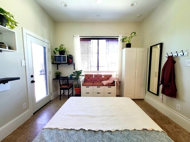 Foto del edificio - 2767 Freund St