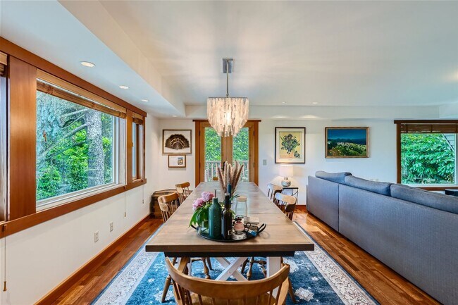 Building Photo - Queen Anne Home