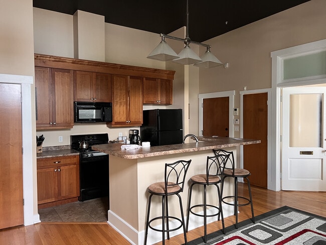 Building Photo - 124 N Neil St