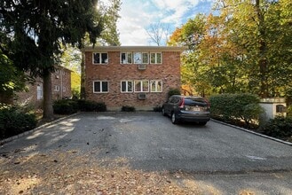 Building Photo - 14 Cornwall Ln