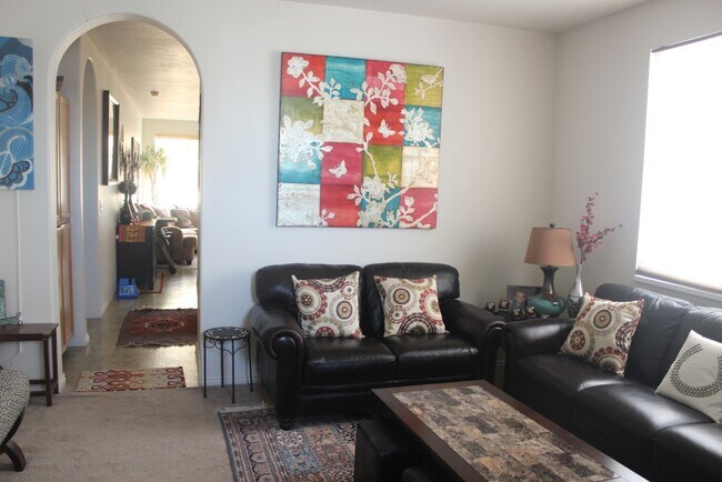 Foto del edificio - 5893 Mahogany Pl