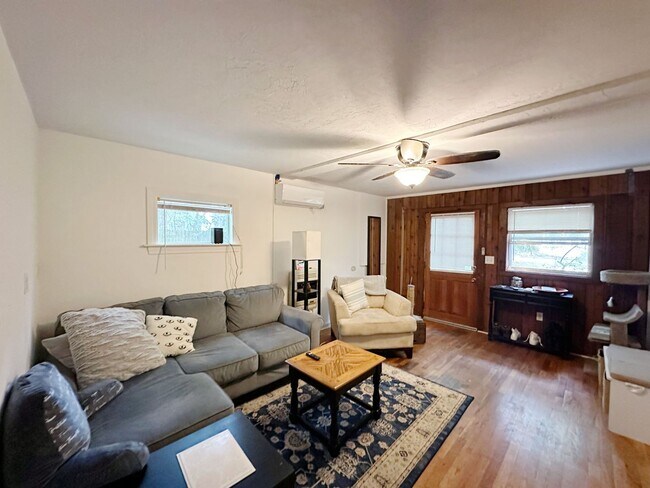 Building Photo - 732-A NE 3rd Ave. Gainesville, FL 32601 Duckpond