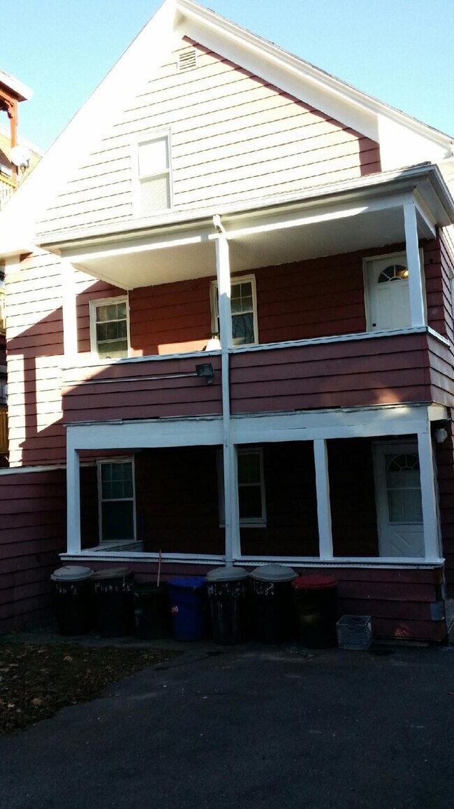 Building Photo - 15 1/2 Palmer St
