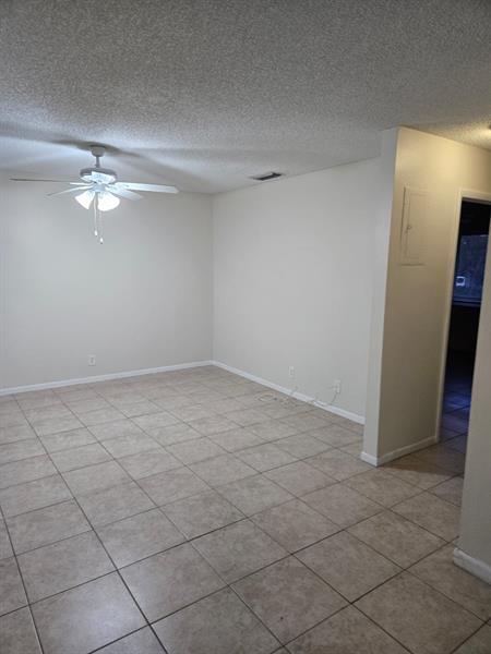 Foto del edificio - 402 Lakeside Dr