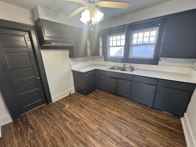 Building Photo - 1507 E Main St