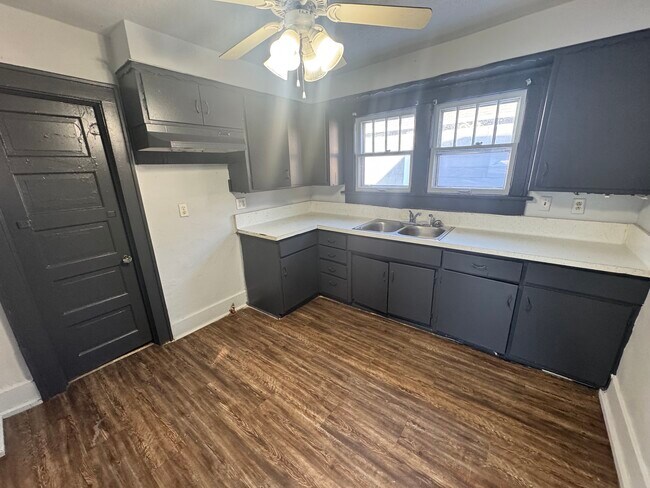 Foto del edificio - 1507 E Main St