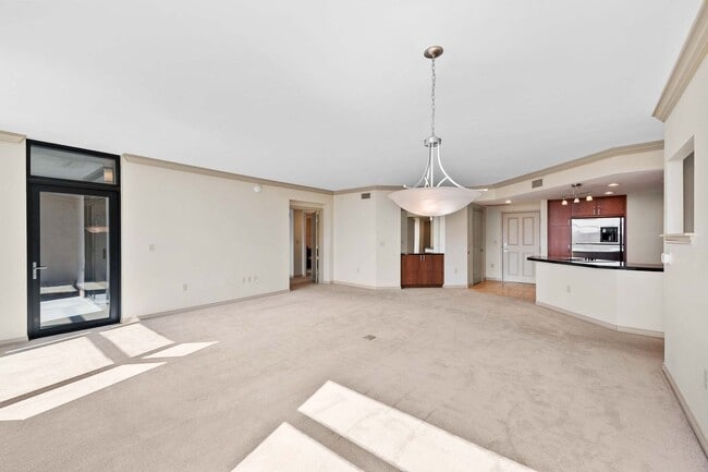 Photo - Come live in Penterra Plaza! House