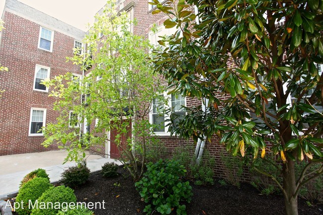 Foto del edificio - 2033 Darby Rd