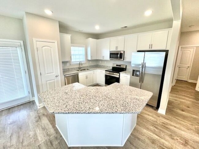 Building Photo - Now Leasing a 4-bedroom 2.5 bath home in W...