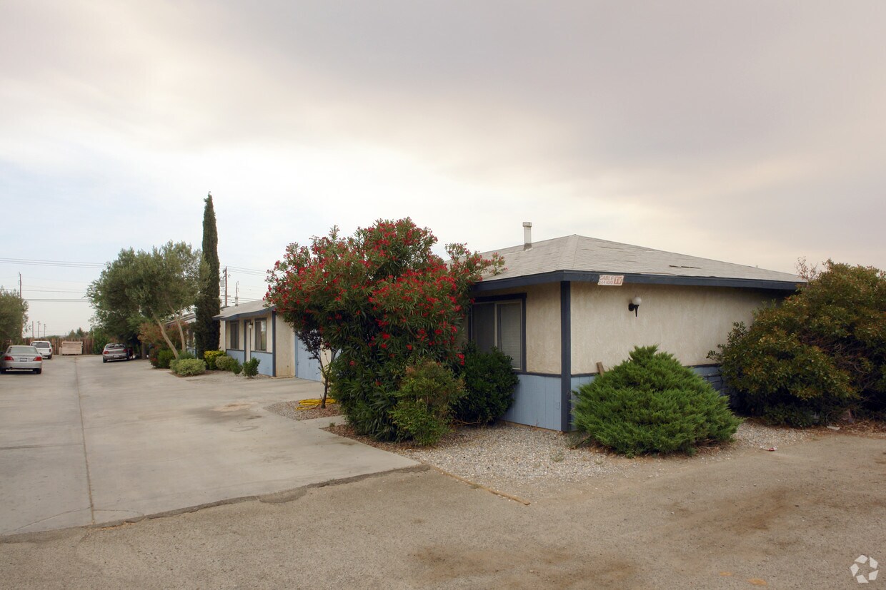 Building Photo - 15776 Sequoia Ave