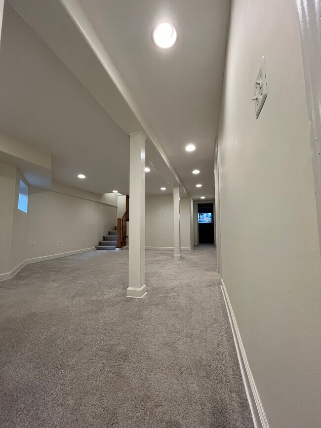 Foto del edificio - 3424 N Hamlin Ave