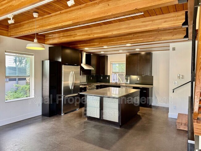 Foto del edificio - 3819 Interlake Ave N