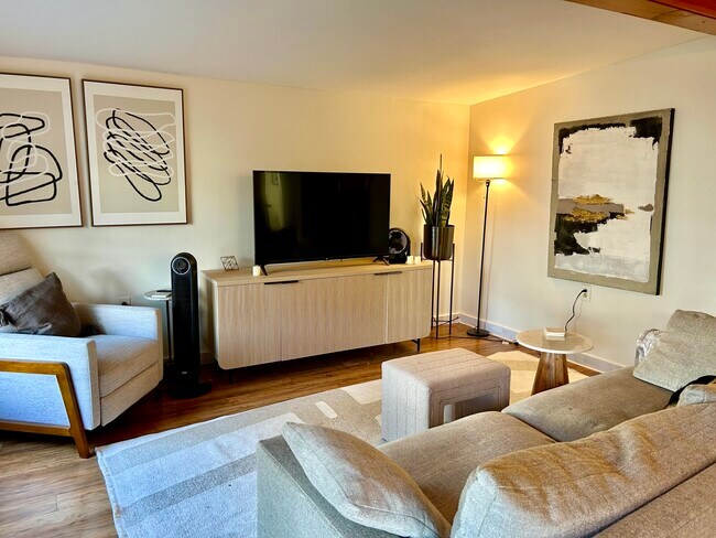 Foto del edificio - 521 Sullivan Way