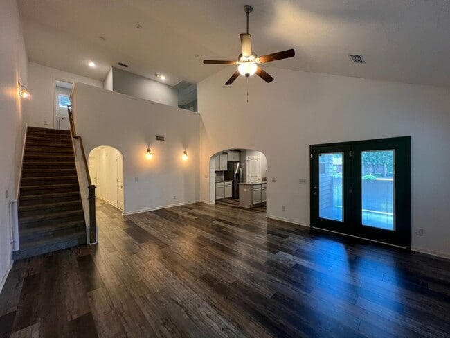 Building Photo - *1/2 Off First Month's Rent if leased by 9...