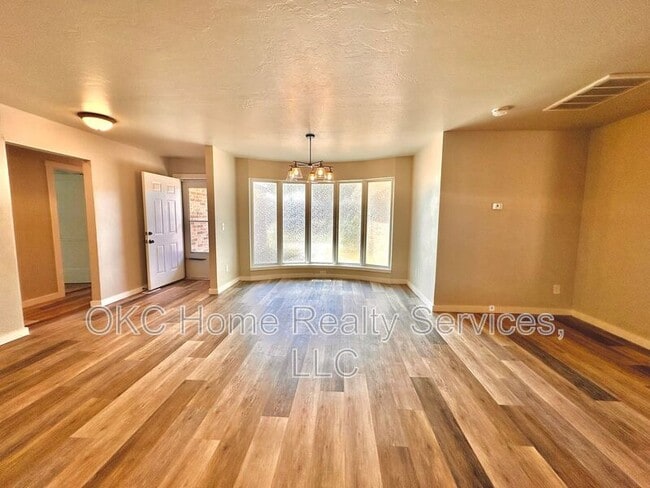Building Photo - 3408 Oak Grove Dr
