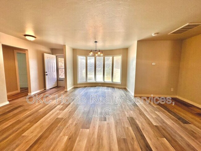 Foto del edificio - 3408 Oak Grove Dr