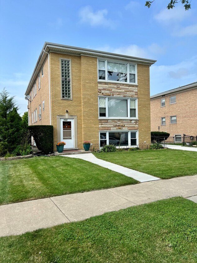 7322 W Crain St Unit GARDEN, Niles, IL 60714 Condo for Rent in Niles