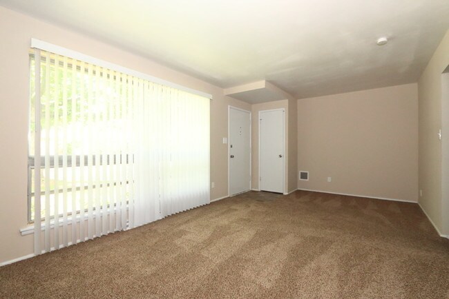 Building Photo - 623 Holiday Ave