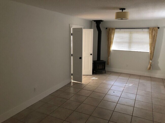 Foto del edificio - 3 br, 2 bath House - 1715 NE 6th Terrace