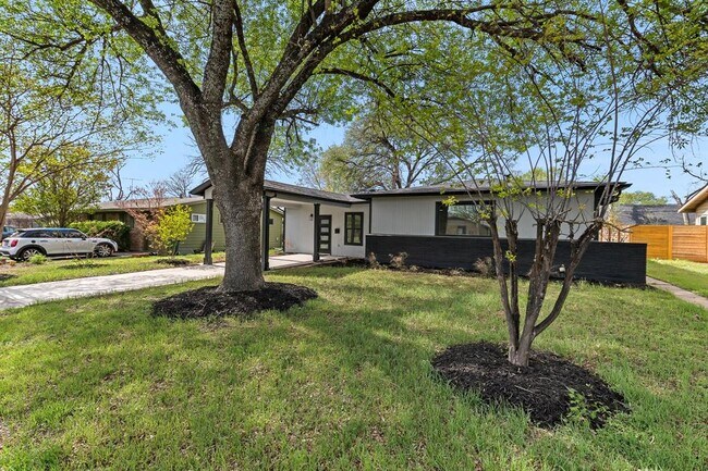 Building Photo - 1307 Yorkshire Dr