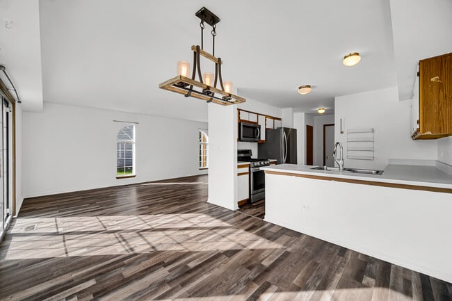 Building Photo - 55 King Dr