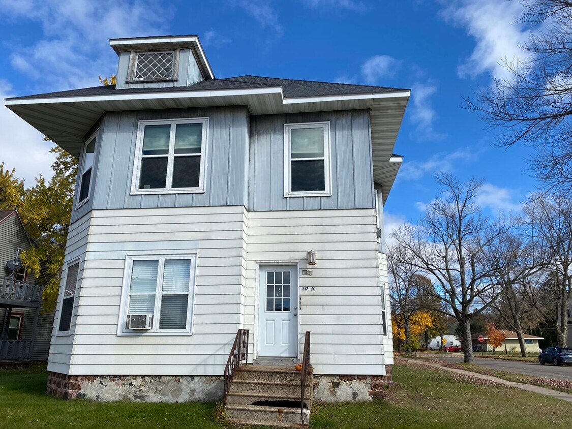 1015 Grand Ave Apartment for Rent in Wausau, WI