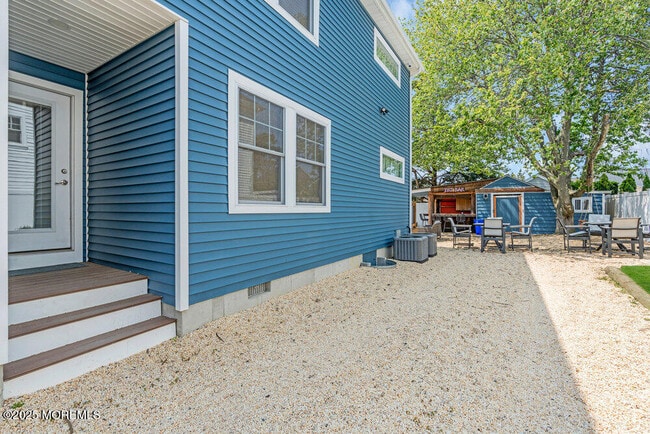 Building Photo - 406 18th Ave