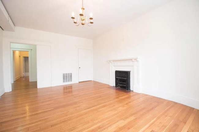 Foto del edificio - 132 Glenville Ave