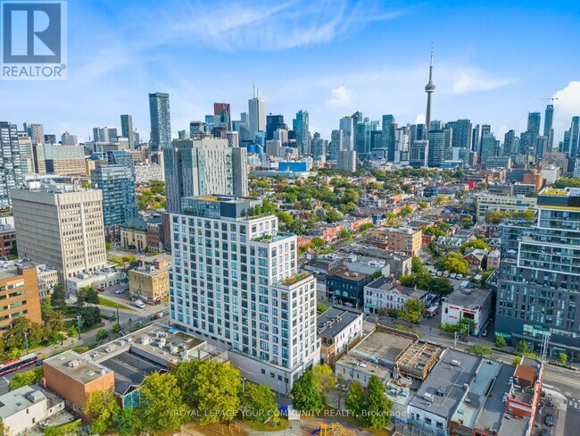 Building Photo - 484-484 Spadina Ave.