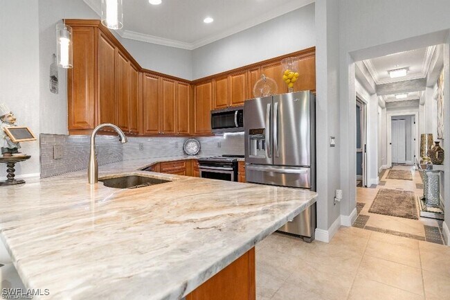 Building Photo - 10090 Lake Cove Dr