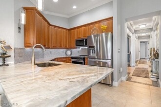Building Photo - 10090 Lake Cove Dr