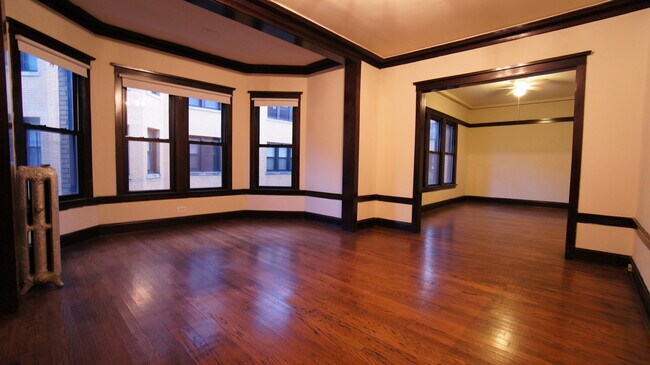 Foto del edificio - 2418-2428 N Sawyer Ave