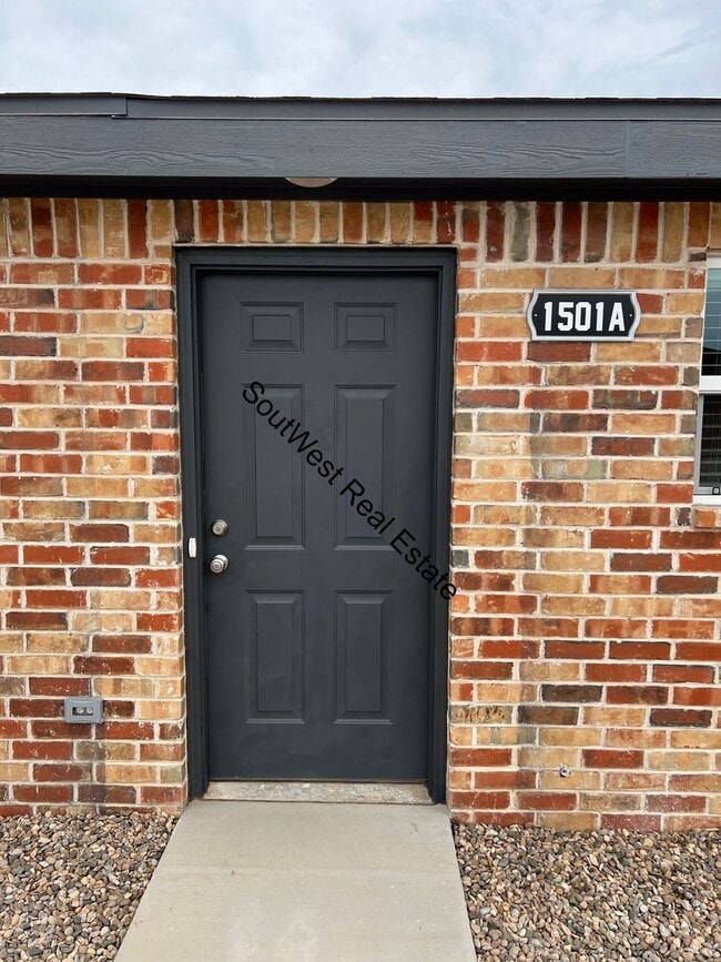 Building Photo - 1501 W Llano Estacado Blvd