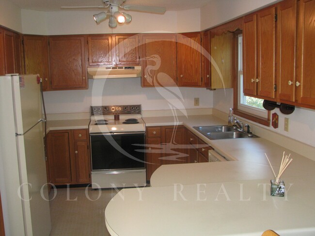 Building Photo - 4826 Lunar Dr