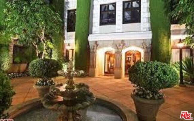 Foto del edificio - 316 N Rossmore Ave