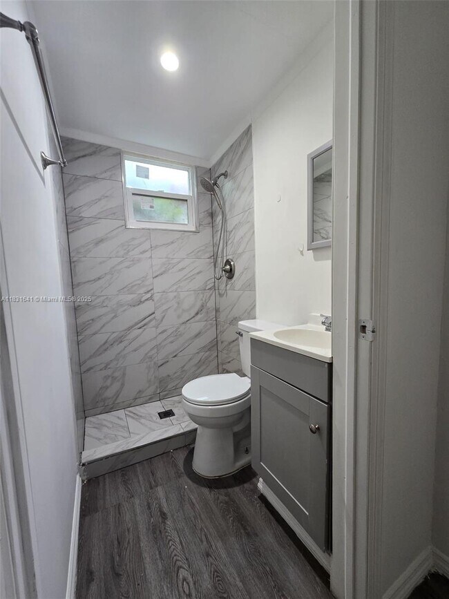 Foto del edificio - 2521 NW 32nd St