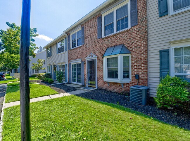 Foto del edificio - 96 Versailles Ct