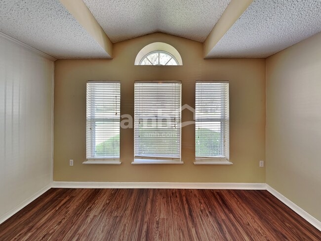 Building Photo - 2083 Sorento Circle