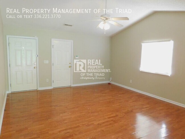 Foto del edificio - Beautiful 3 Bedroom/2 Bath Home in Greensb...