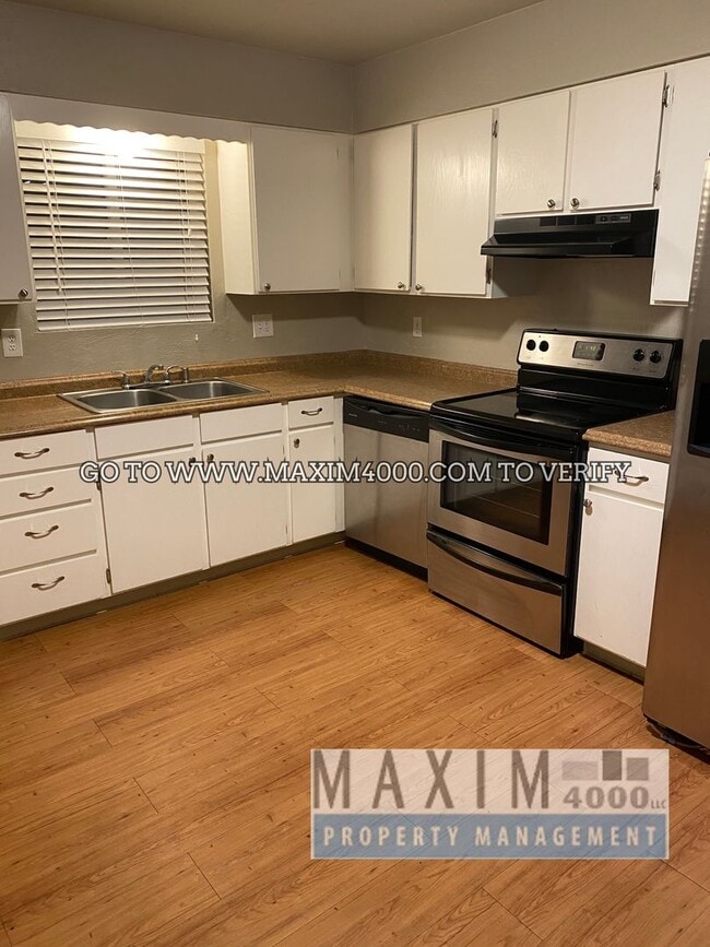 Foto del edificio - 1035-1037 CEDAR WAY