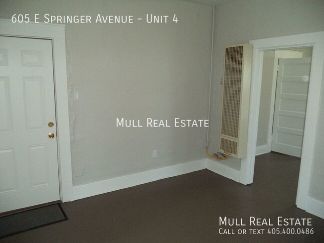 Building Photo - Nice and clean 1 bed 1 bath upstairs apart...