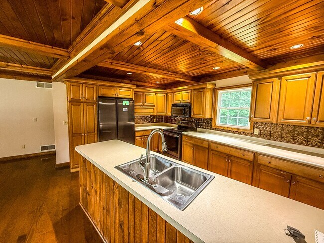 Foto del edificio - 4BD 2.5 BA Home with Acreage in Tippecanoe