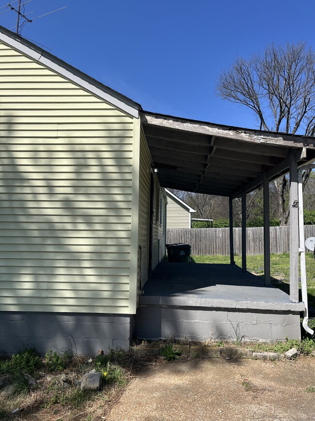 Building Photo - "Charming 3-Bed Home on Flamingo Drive – Perfect Nashville Living!" Large Yard! Lawncare is Inclu...