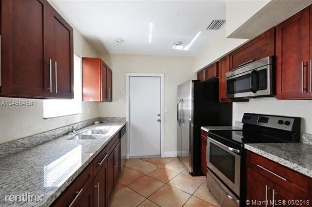 Building Photo - 4 br, 1 bath House - 9468 Bloomfield Dr