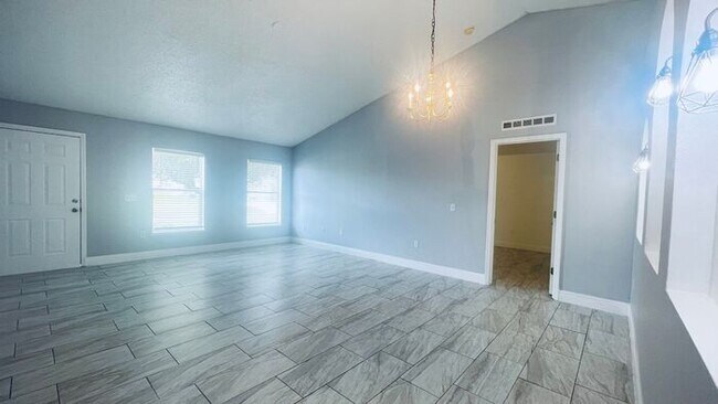 Building Photo - 729 Del Rio Way