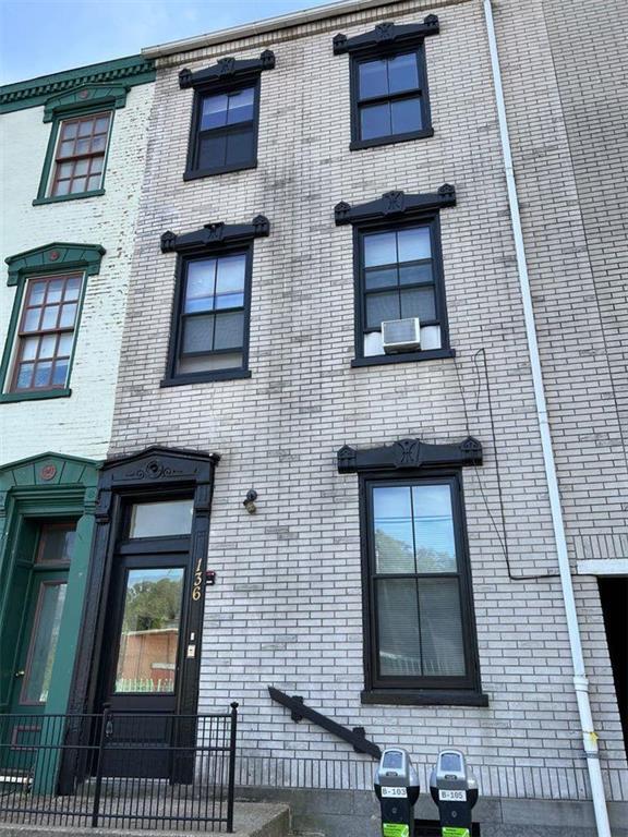 Primary Photo - 136 Bushkill St