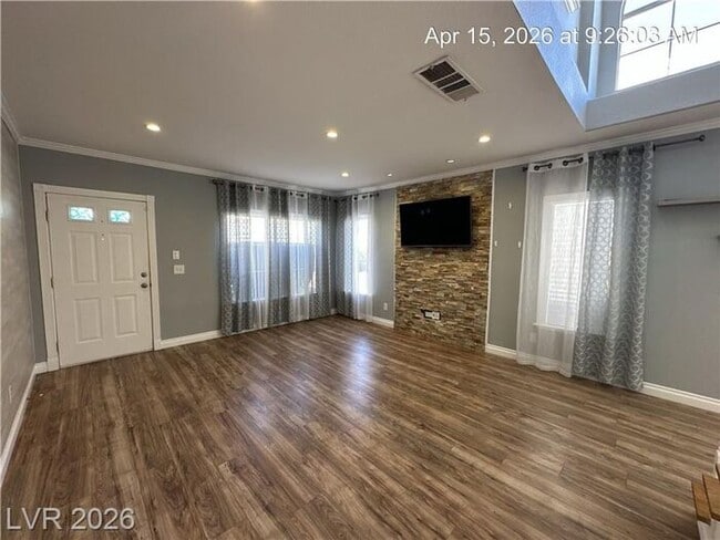 Building Photo - Beautifully Upgraded NW Home with Designer Kitchen & Built-In BBQ