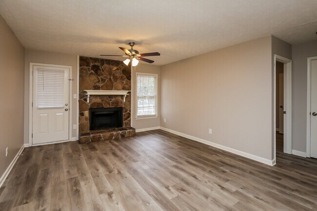 Building Photo - 346 Paula Ct
