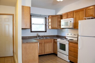 Building Photo - 637 13th St S