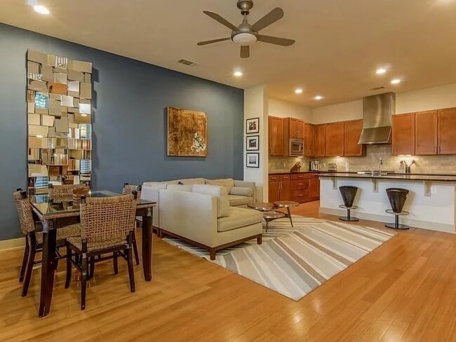 Building Photo - 2520 Bluebonnet Ln